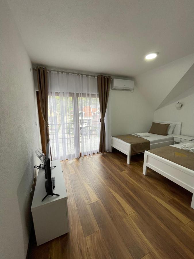 Hotel5E Plav Bagian luar foto