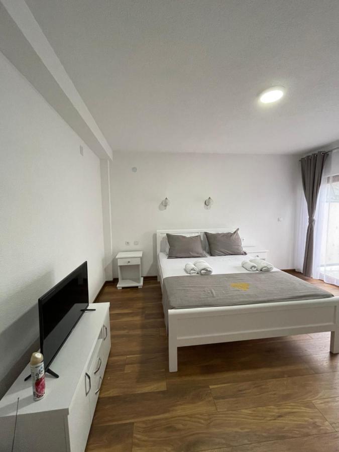 Hotel5E Plav Bagian luar foto