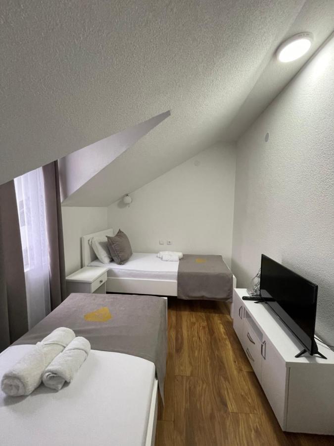 Hotel5E Plav Bagian luar foto